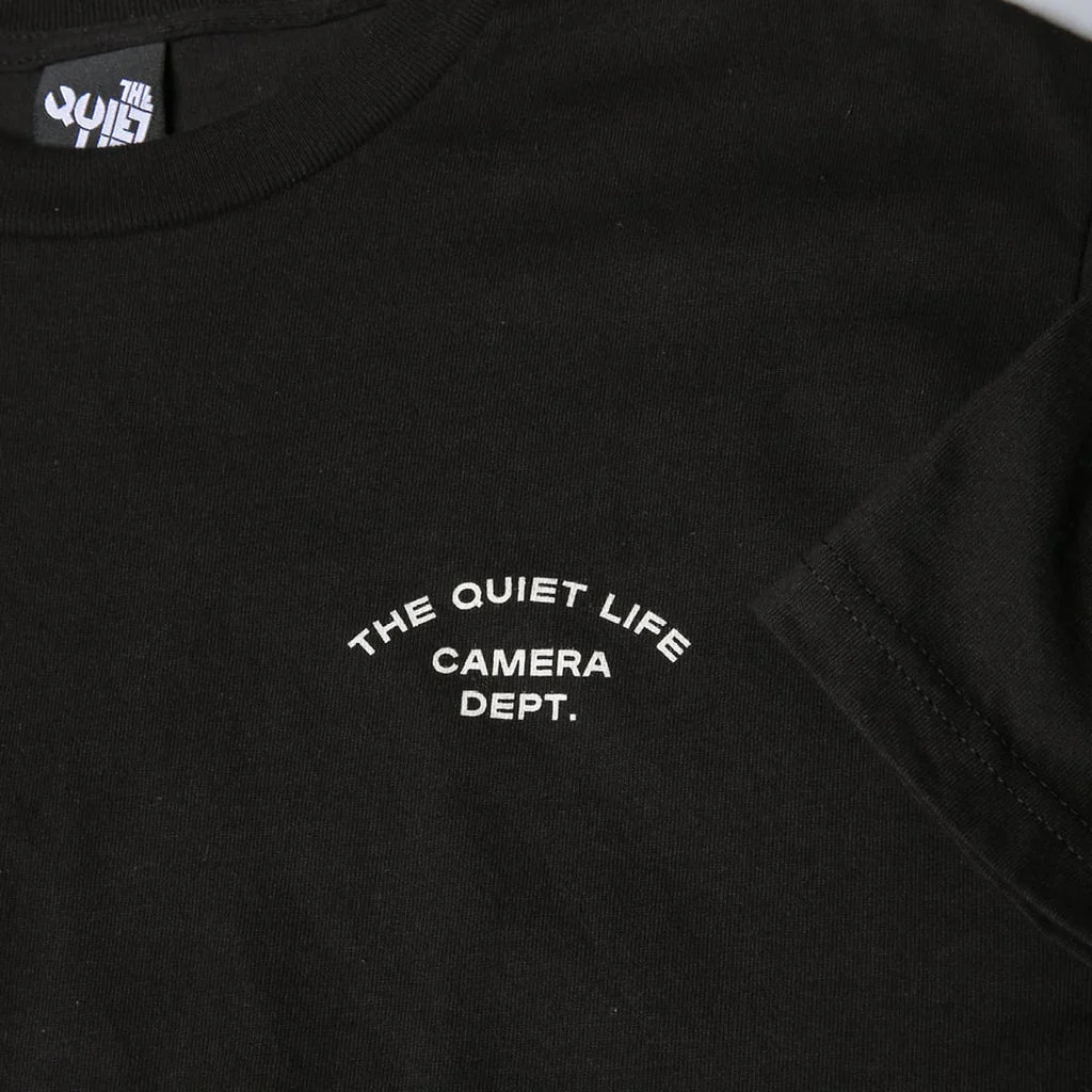 Quiet Life camera club t-shirt med en shakey cat grafik